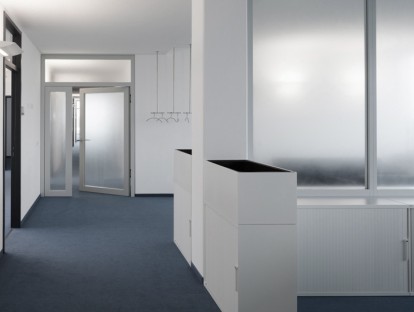 Empfang mit Vorzimmer und Wartebereich | © Florian Holzherr