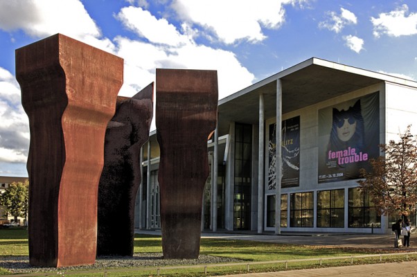 Skulptur von Eduardo Chillida | digital cat - flickr, CC-by-sa