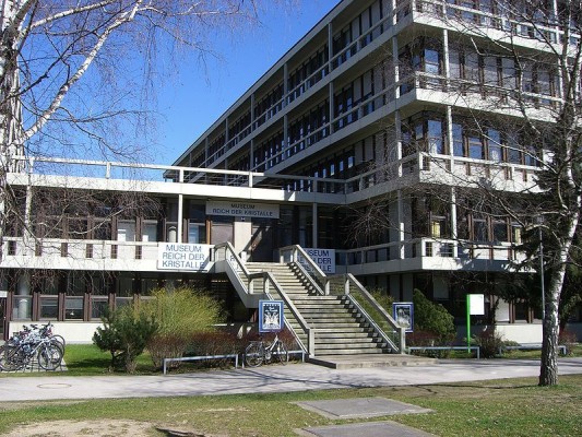 Plattenbau im Kunstareal