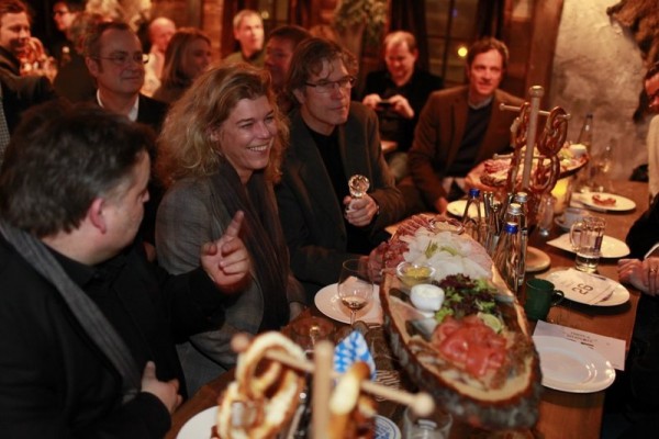 A gscheite Brotzeit is was guats - Nici Szilagyi neben Henning Dickhoff