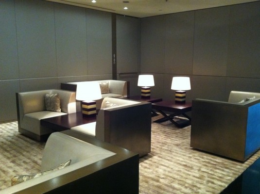 Und hier noch die Lobby des neuen Armani-Hotels. Wenn man schon mal in Mailand ist...