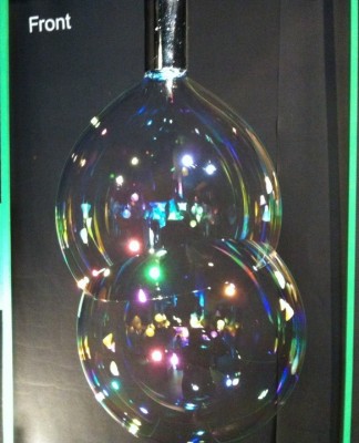 Eine LED-Leuchte mit einem Lampenschirm aus Seifenblasen