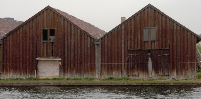 Hafenflair mit Wasser von unten und oben