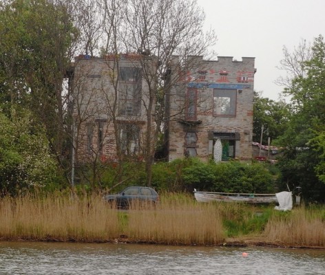 Gegenüber eine Waterfront Villa des alternativen Freistaats Christiania, Marke Eigenbau