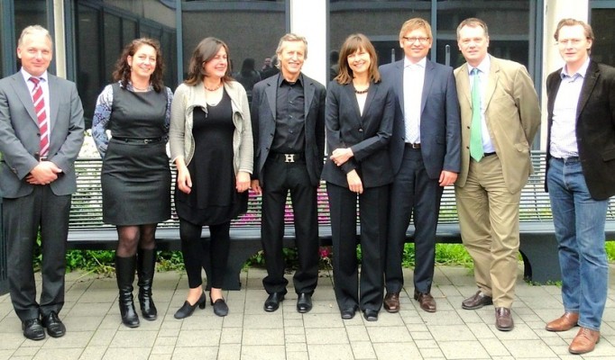 v.li.n.re.: Prof. Karsten Geißler (Vorsitzender), Ulrike Sengmu&#776;ller, Andrea Ruiken, Prof. Rainer Hempel, Prof. Annette Hillebrandt, Dr.-Ing. Jochen Stengel, Marc Blum, Dr. Bernhard Hauke (Moderation) | © bauforumstahl