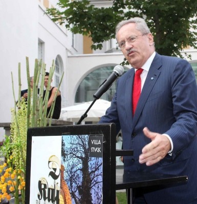 OB Christian Ude hält die Begrüßungsrede