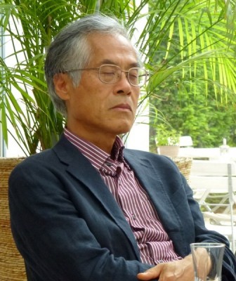 Terunobu Fujimori während des japanischen power-napping