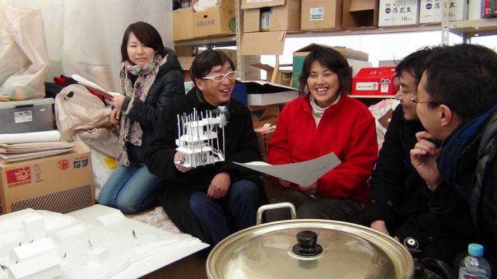 Treffen der Architekten mit Tsunami-Opfern, 2011 | © Japan Foundation, 2012