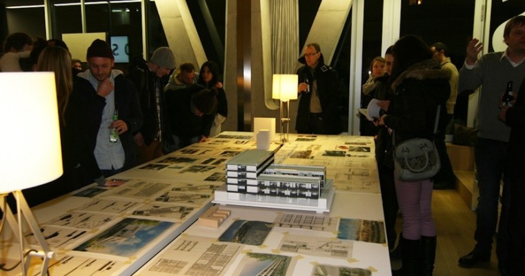 OSA Ochs Schmidhuber Architekten | Um die Ausstellungstische wird's eng...