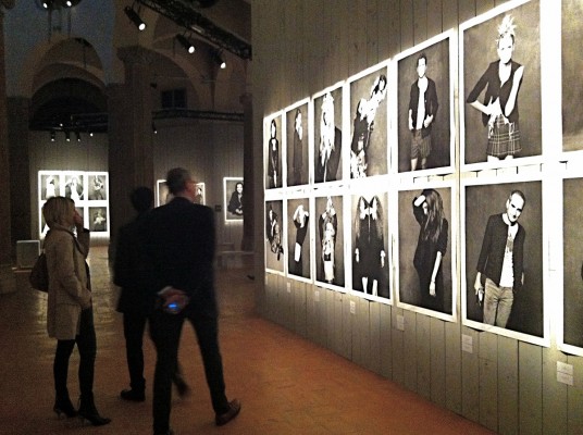 Zwischendurch ein bißchen Mode: Karl Lagerfelds Fotos vom Little black Jacket - durchaus sehenswert