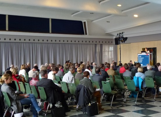 Die Aula im 5.OG des Ostflügels hält viel Platz für Veranstaltungen bereit.