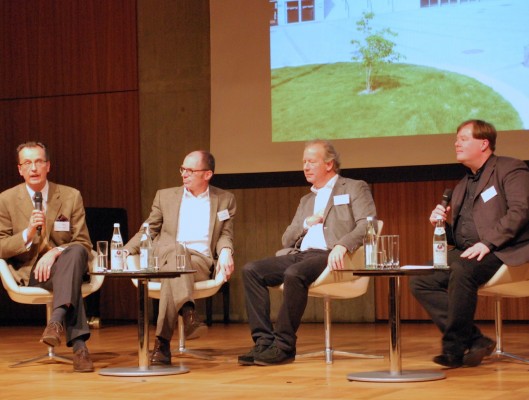 Klaus Tragbar, Steffen de Rudder, Klaus Jan Philipp unter der Moderation von Ulrich Knufinke (v.l.n.r.)