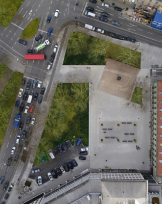 Luftbild vom neugestalteten Platz nach Abschluss der Baumaßnahme im Dezember 2013