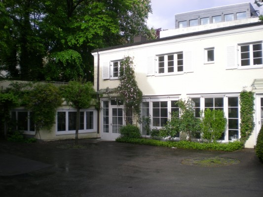 Vermietung von Büroflächen in einem Gartenhaus in Altbogenhausen