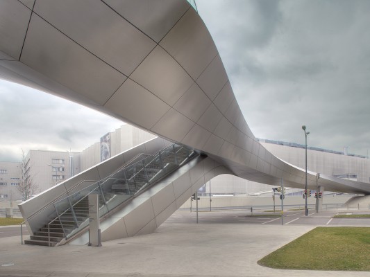 BMW WELT, Fassaden, Trias Brücke, Besucherwege | München Deutschland