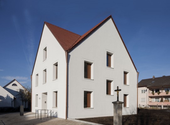 Sonderpreis: Das Pfarrhaus in Regensburg-Schwabelweis von Architekt Michael Feil, Regensburg. © Altrofoto, Regensburg