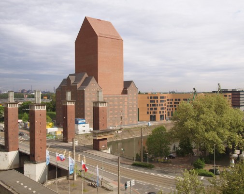 Anerkennung: Das Landesarchiv NRW in Duisburg in mehrschaliger Bauweise von Ortner + Ortner Architekten, Berlin/Köln/Wien. © Thomas Mayer