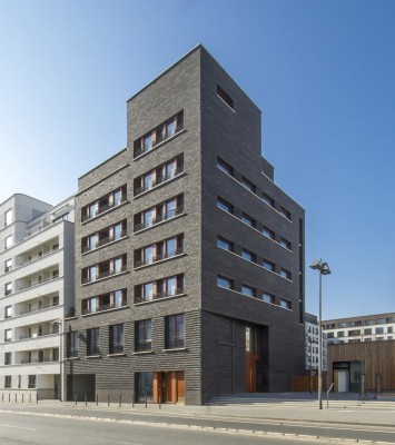 Sonderpreis: Wohnhaus mit Gemeindezentrum in EG und 1.OG, Frankfurt-Westhafen, von Stefan Forster Architekten, Frankfurt. © Lisa Farkas