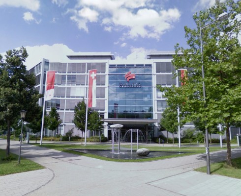 Auf dem ehemaligen Bürogebäude in Schwabing ist das Swiss Life Logo noch zu sehen. © google