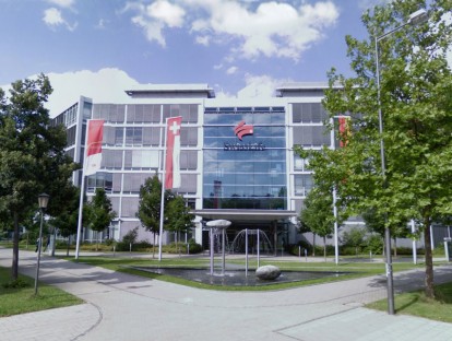 Auf dem ehemaligen Bürogebäude in Schwabing ist das Swiss Life Logo noch zu sehen. © google