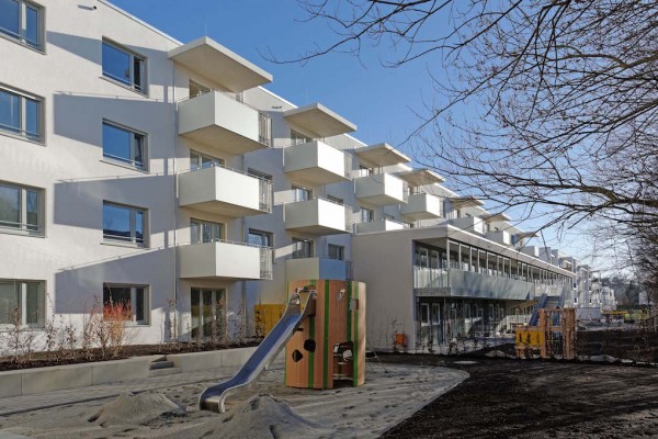 Rückansicht Bauernbräuweg mit Kita und Freiflächen © Foto: Roland Weegen