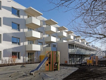 Rückansicht Bauernbräuweg mit Kita und Freiflächen © Foto: Roland Weegen