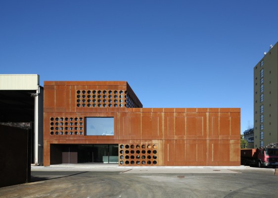 Kategorie Gewerbe- und Verwaltungsbau: Rau und ruhig, Schweinfurt; Schlicht Lamprecht Architekten, Schweinfurt; Foto: Stefan Meyer