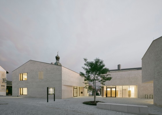 Kategorie Städtebau: Ortsmitte Wettstetten; Bembé Dellinger Architekten und Stadtplaner, Greifenberg; Foto: Stefan Müller-Naumann