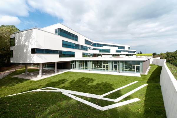 Kategorie Bauen für die Gemeinschaft: Gymnasium Ergolding; Behnisch Architekten, Stuttgart mit Architekturbüro Leinhäupl + Neuber, Landshut; Foto: David Matthiessen