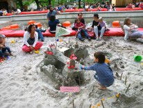 Kulturstrand der urbanauten am Vater-Rhein-Brunnen, Sandburgenbauwettbewerb 2015 © Stefan Rambow