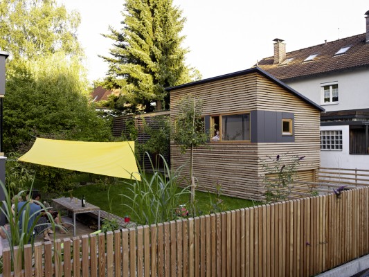 Spielhaus auf Garage