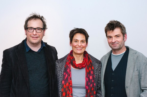 Bellevue di Monaco-Vorstand (v.l.n.r.); Matthias Weinzierl (Bayerischer Flüchtlingsrat), Angela Bauer (HPKJ), Till Hofmann (Lustspielhaus, Lach & Schieß); Foto Lisa Hinder