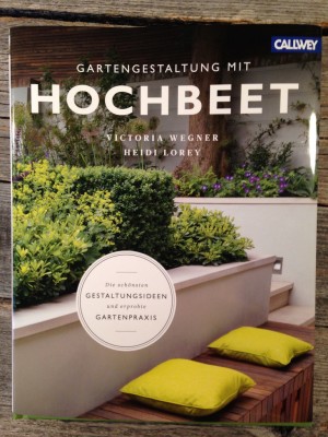 Gartenbücherstapel