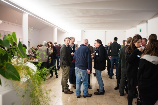 Diskussionen während der Kaffeepause. Foto: die urbanauten / Gabriela Neeb