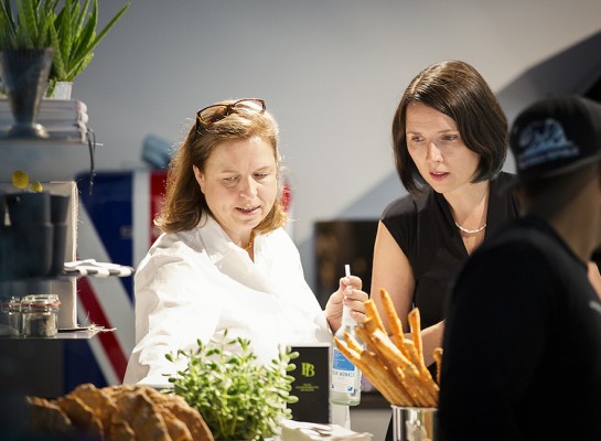 Die Frau mit den leckersten Pralinen der Welt und Cindy Böhm