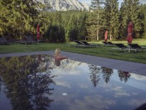 BILD:   		Heiß baden mit Alpenpanorama        