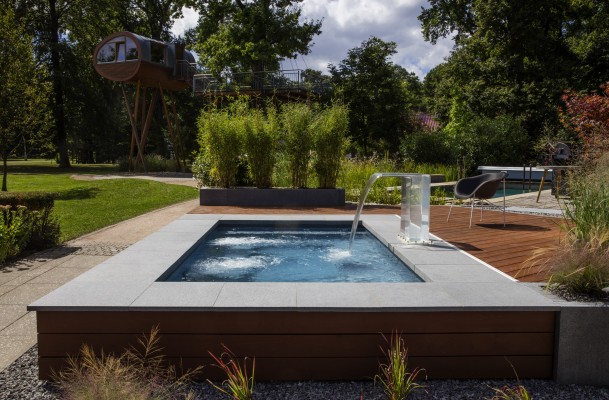 Minipool als Aqua-Lounge, Outdoor-Whirlpool und architektonisches Element in einem.