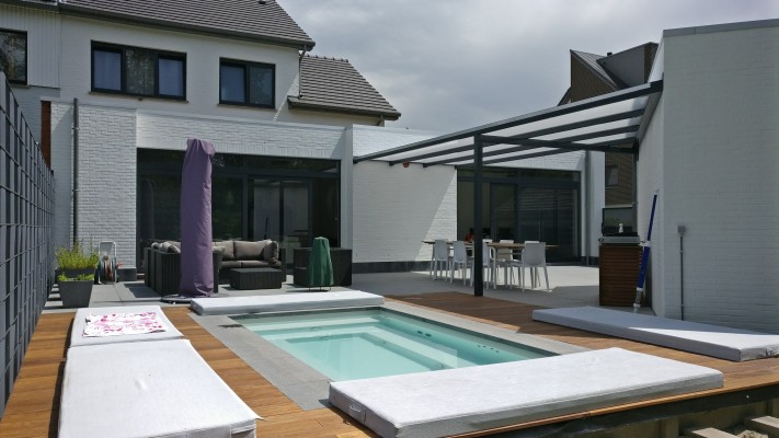 Der C-Side-Minipool verwandelt mit wenig Aufwand die Terrasse in einen Wohlfühlraum am Wasser.