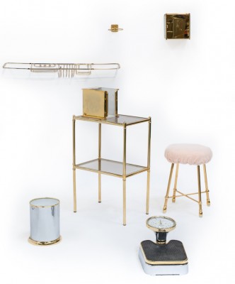 Ensemble de meubles et accessoires de salle de bain, provenant du Ritz Paris © Artcurial