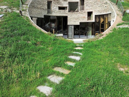 Villa Vals von SeARCH und CMA, ﻿Vals/Schweiz. © Iwan Baan Studio