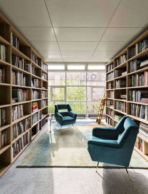 Paradies für Bücherfreunde: in der Bibliothek gibt's alles, was mit Architektur, Design und Kunst zu tun hat - von Hitchcock bis Calatrava.