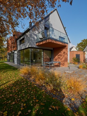 Südansicht mit Gauben und Balkon| © auerDesign, Mertingen