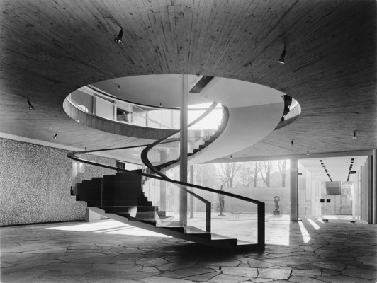 Foto: Sigrid Neubert und Manfred Lehmbruck, Kulturzentrum Reuchlinhaus, Pforzheim 1961. © Staatliche Museen zu Berlin, Kunstbibliothek