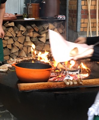 In Töpfen kann man auch auf dem Rand kochen