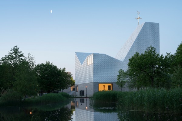 Preisträger Besondere Bauten: Kirchenzentrum Seliger Pater Rupert Mayer, Poing. Foto: Florian Holzherr