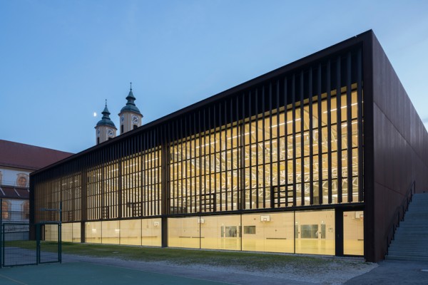 Auszeichnung Bauen für die Gemeinschaft: Neubau einer Dreifach-Turnhalle für die Realschulen in Eichstätt-Rebdorf. Foto: Florian Holzherr