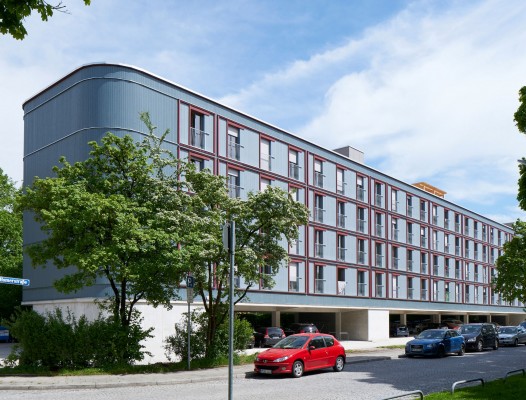 Preisträger Wohnungsbau: Parkplatzüberbauung am Dantebad, München. Foto: Stefan Müller-Naumann