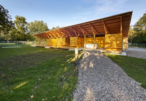 Auszeichnung Bauen für die Gemeinschaft: Sanitärgebäude am Jugendzeltplatz, Mammendorf. Foto: Stefan Dinkel