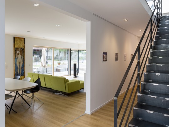 BILD:       		Passivhaus mit Faltwerktreppe            