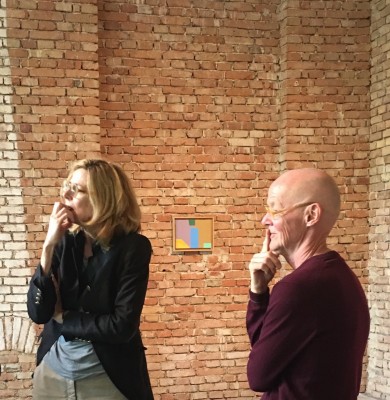 Die Kuratorin Corinna Thierolf mit dem Künstler Wolfgang Laib © Regine Geibel